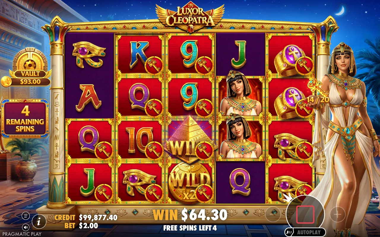 Giros grátis do Luxor of Cleopatra com um wild x2 no terceiro rolo, posições marcadas em vermelho e o cofre no canto